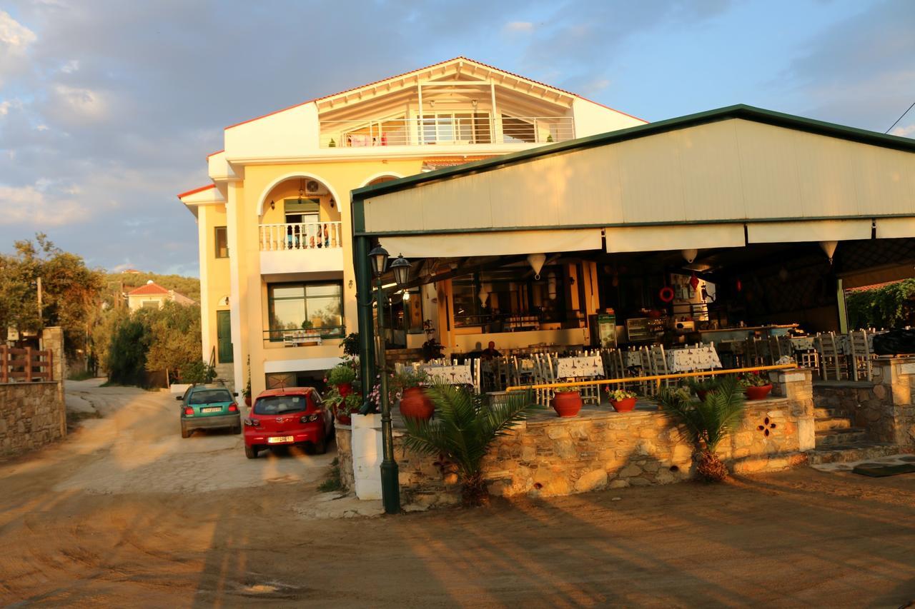 Delfinario Hotel Pteleós Exterior foto
