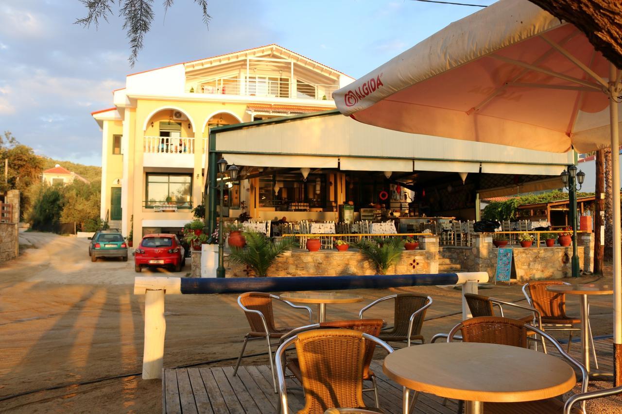 Delfinario Hotel Pteleós Exterior foto