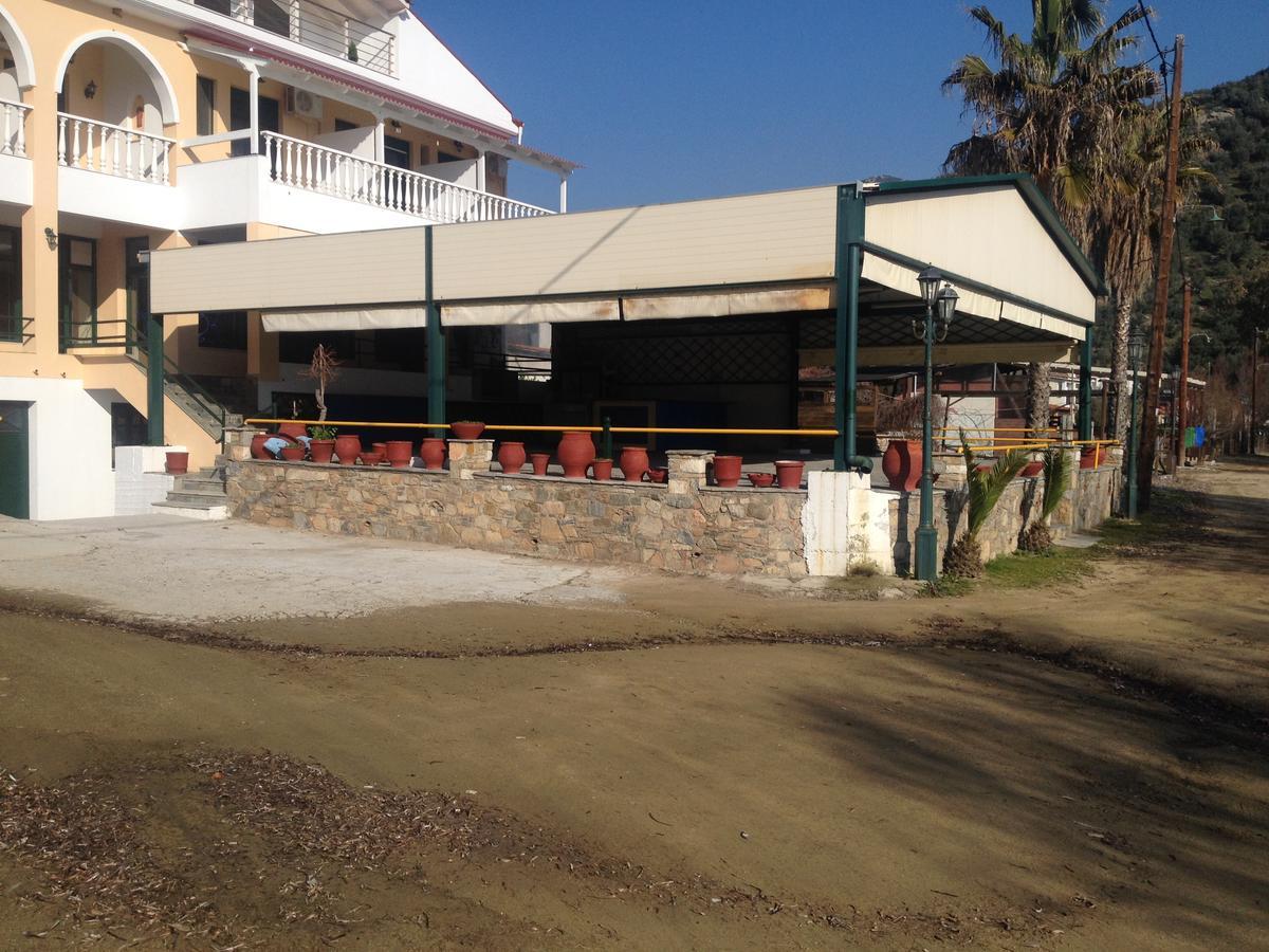 Delfinario Hotel Pteleós Exterior foto